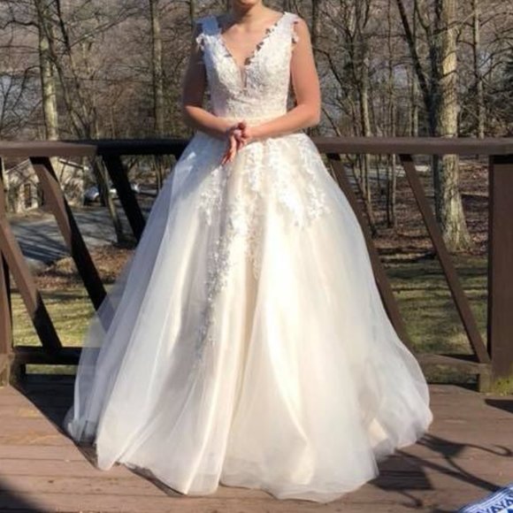 Prom/Wedding Dress - Picture 1 of 1